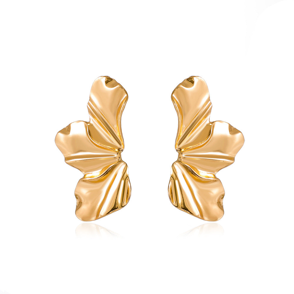 Retro-style exaggerated gold flower stud earrings, simple and elegant matte irregular petal earrings, alloy earrings for women.